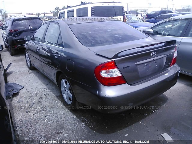 JTDBF30K420005215 - 2002 TOYOTA CAMRY LE/XLE/SE 灰色 照片 3