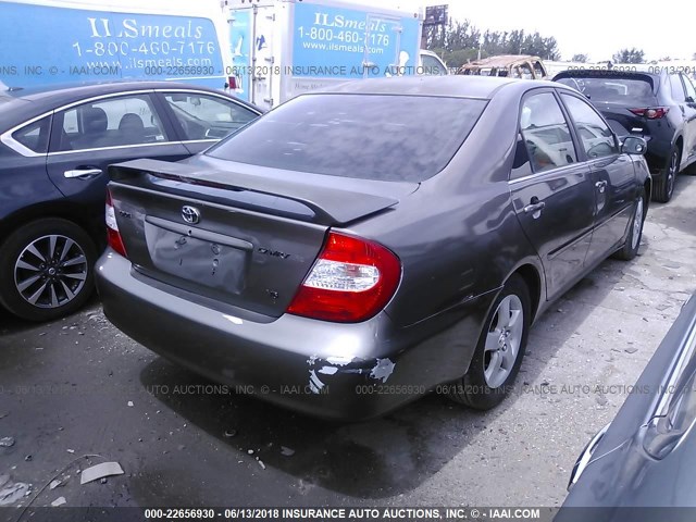 JTDBF30K420005215 - 2002 TOYOTA CAMRY LE/XLE/SE 灰色 照片 4