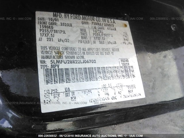 5LMFU28R22LJ06702 - 2002 LINCOLN NAVIGATOR BLACK photo 9