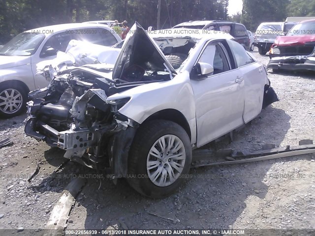 4T1BF1FK2CU095174 - 2012 TOYOTA CAMRY SE/LE/XLE SILVER photo 2