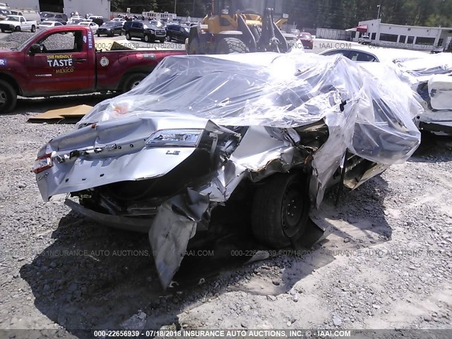 4T1BF1FK2CU095174 - 2012 TOYOTA CAMRY SE/LE/XLE SILVER photo 4