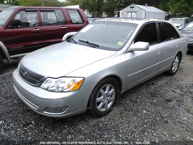 4T1BF28B3YU011308 - 2000 TOYOTA AVALON XL/XLS SILVER photo 2