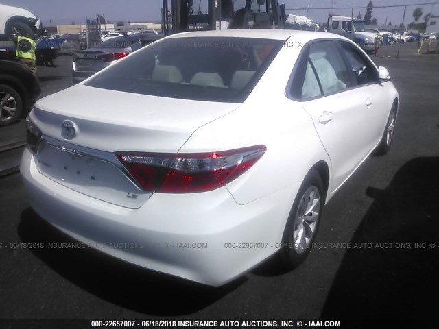 4T4BF1FK2FR478610 - 2015 TOYOTA CAMRY LE/XLE/SE/XSE WHITE photo 4
