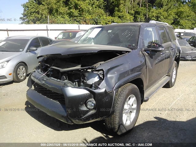 JTEZU5JRXJ5166144 - 2018 TOYOTA 4RUNNER SR5/LIMITED/SR5 PREMIUM GRAY photo 2