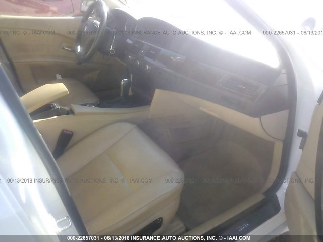 WBANF33517CW71437 - 2007 BMW 525 XI أبيض صورة 5