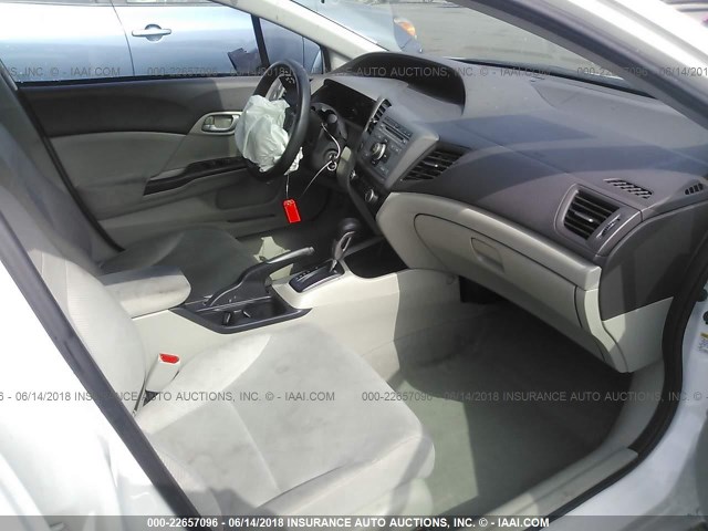 2HGFB2F61CH554712 - 2012 HONDA CIVIC HF WHITE photo 5