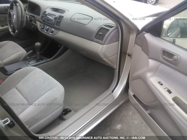 4T1BE32K44U885405 - 2004 TOYOTA CAMRY LE/XLE/SE ბეჟი ფოტო 5