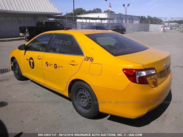 4T1BD1FK3CU048001 - 2012 TOYOTA CAMRY HYBRID/LE/XLE 黄色 照片 3