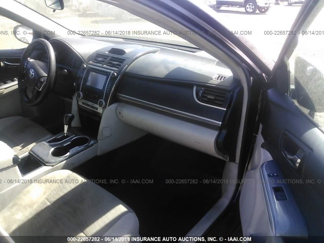4T1BD1FK6EU098636 - 2014 TOYOTA CAMRY HYBRID/LE/XLE 黑色 照片 5