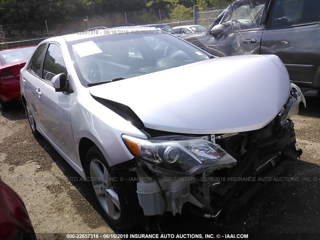 4T1BF1FK2CU579149 - 2012 TOYOTA CAMRY SE/LE/XLE 银色 照片 1