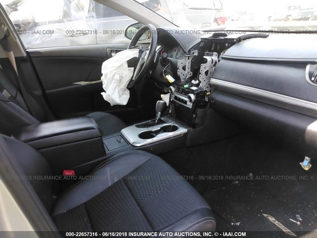 4T1BF1FK2CU579149 - 2012 TOYOTA CAMRY SE/LE/XLE 银色 照片 5