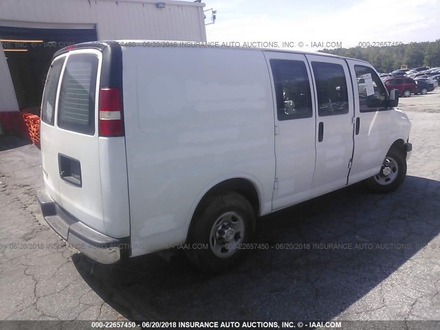 1GCWGFCF1F1106839 - 2015 CHEVROLET EXPRESS G2500  WHITE photo 4