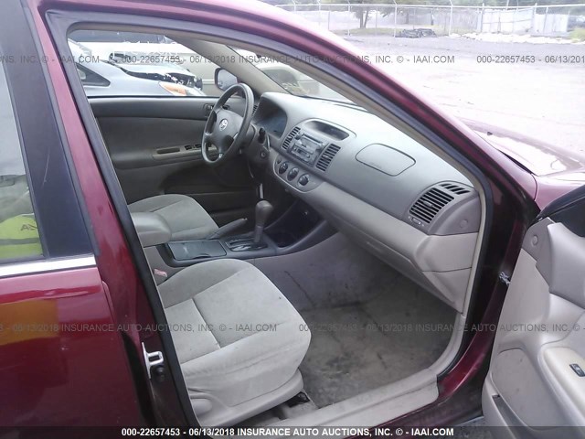 4T1BF32K82U010953 - 2002 TOYOTA CAMRY LE/XLE/SE ბურგუნდია ფოტო 5