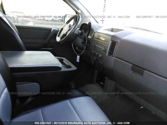 1N6BA07A25N578757 - 2005 NISSAN TITAN XE/SE/LE SILVER photo 5