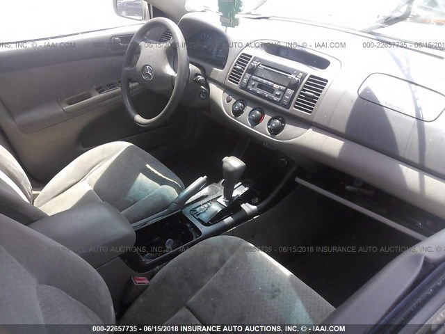 4T1BE32K22U009543 - 2002 TOYOTA CAMRY LE/XLE/SE 金色 照片 5