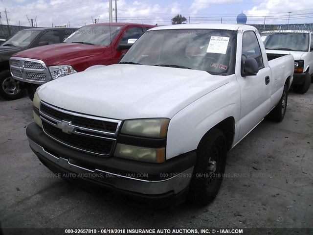 1GCEC14X87Z156089 - 2007 CHEVROLET SILVERADO C1500 CLASSIC WHITE photo 2