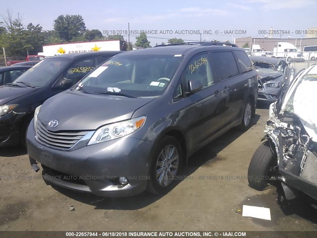 5TDDK3DC0BS028575 - 2011 TOYOTA SIENNA XLE/LIMITED GRAY photo 2