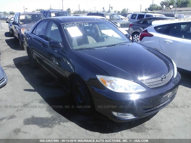 4T1BF30K02U006754 - 2002 TOYOTA CAMRY LE/XLE/SE შავი ფოტო 1