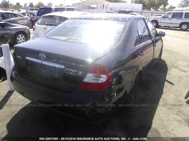 4T1BF30K02U006754 - 2002 TOYOTA CAMRY LE/XLE/SE შავი ფოტო 4