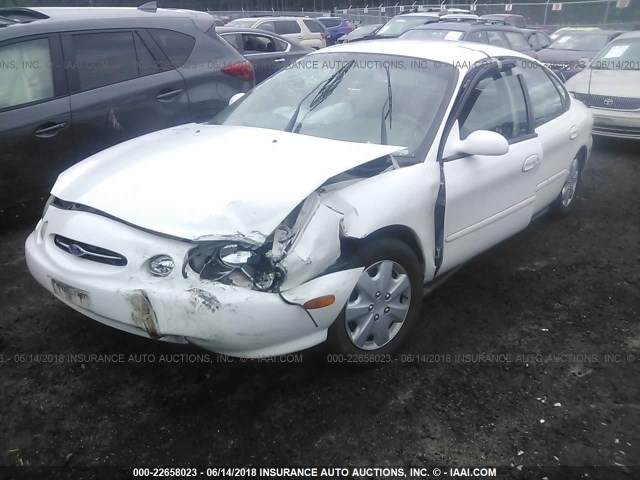 1FAFP52U4WG175635 - 1998 FORD TAURUS LX/SE WHITE photo 2