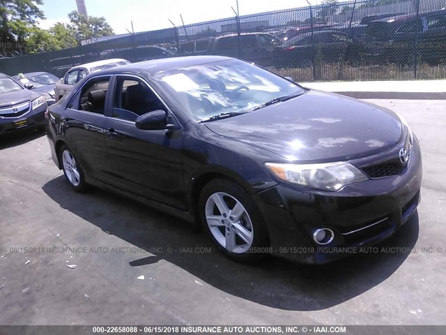 4T1BF1FK6CU047841 - 2012 TOYOTA CAMRY SE/LE/XLE 黑色 照片 1