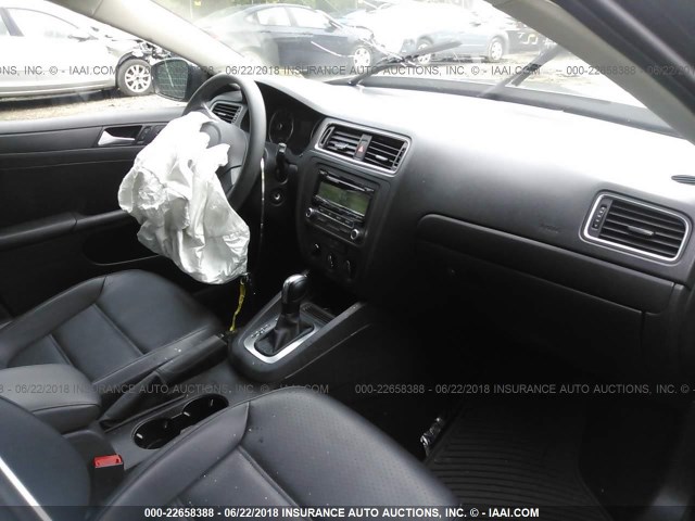 3VWD17AJ4EM267349 - 2014 VOLKSWAGEN JETTA SE GRAY photo 5