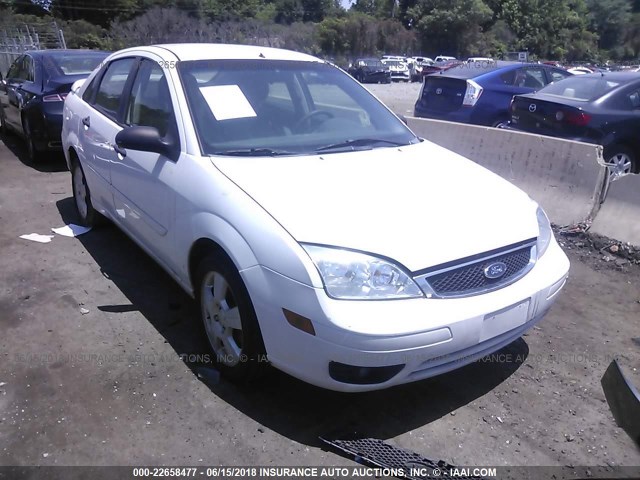 1FAHP34N57W170101 - 2007 FORD FOCUS ZX4/S/SE/SES WHITE photo 1