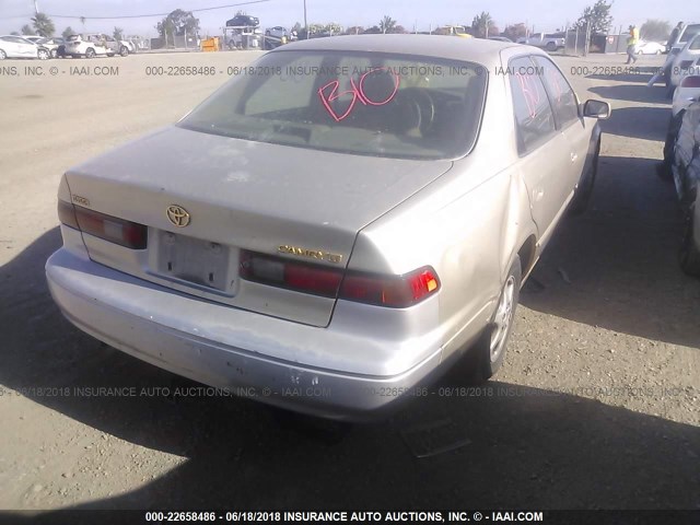 JT2BG22KXV0026250 - 1997 TOYOTA CAMRY LE/XLE GOLD photo 4