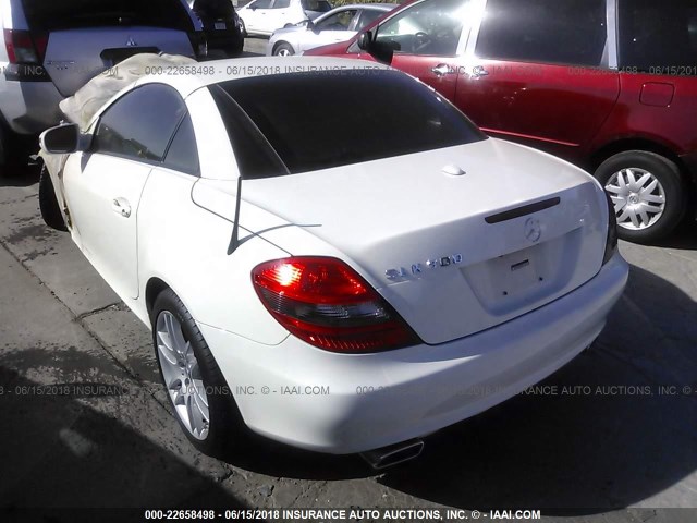 WDBWK54F79F192817 - 2009 MERCEDES-BENZ SLK 300 WHITE photo 3