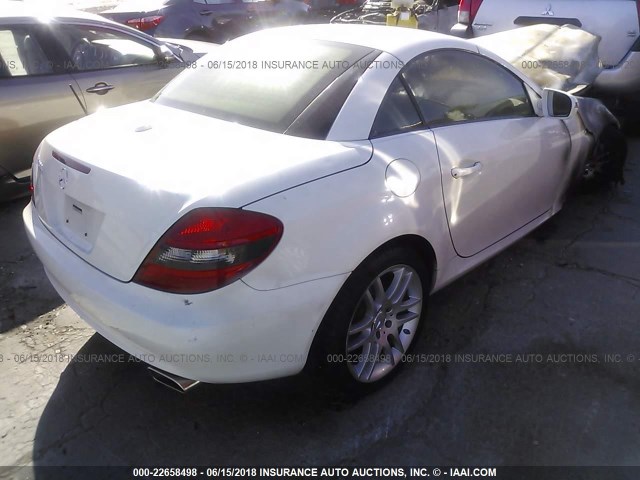 WDBWK54F79F192817 - 2009 MERCEDES-BENZ SLK 300 WHITE photo 4