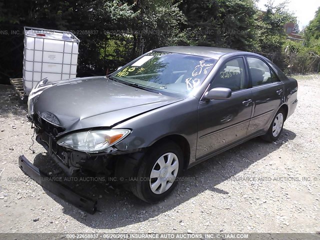 4T1BE32K14U889301 - 2004 TOYOTA CAMRY LE/XLE/SE ნაცრისფერი ფოტო 2