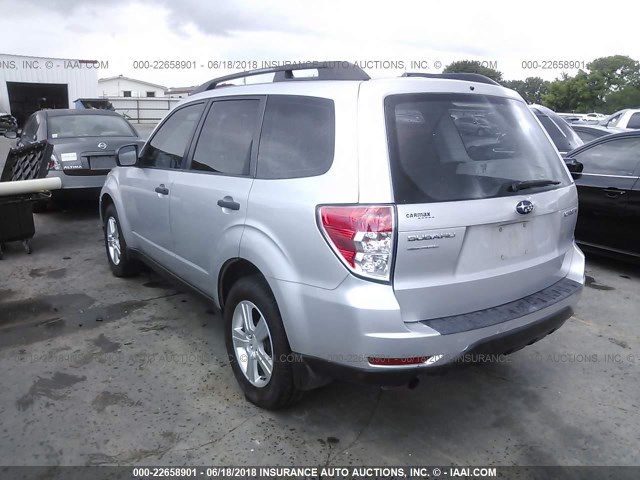 JF2SHBBC1BH741090 - 2011 SUBARU FORESTER 2.5X SILVER photo 3