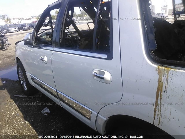 5LMJJ2H51AEJ10498 - 2010 LINCOLN NAVIGATOR WHITE photo 3