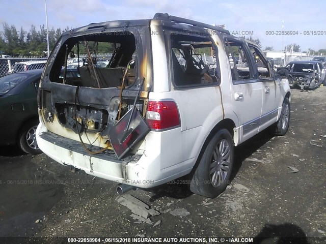 5LMJJ2H51AEJ10498 - 2010 LINCOLN NAVIGATOR WHITE photo 4