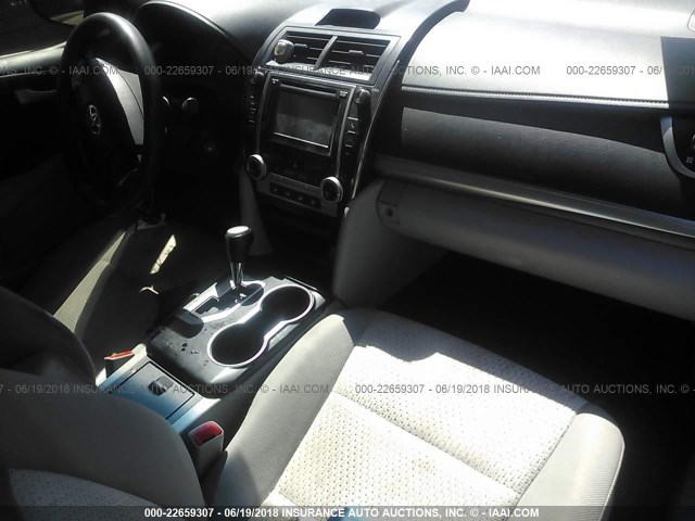 4T4BF1FK4DR306205 - 2013 TOYOTA CAMRY L/SE/LE/XLE Boz foto 5