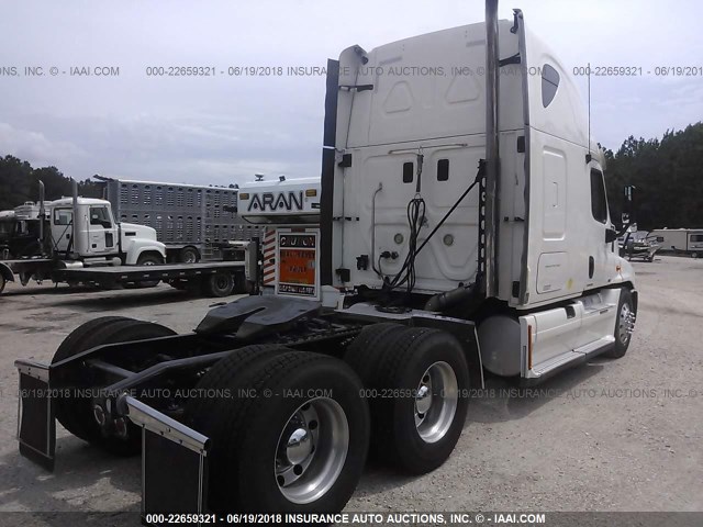 1FUJGLDR3CSBD4060 - 2012 FREIGHTLINER CASCADIA 125  WHITE photo 4