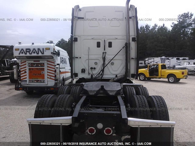 1FUJGLDR3CSBD4060 - 2012 FREIGHTLINER CASCADIA 125  WHITE photo 8