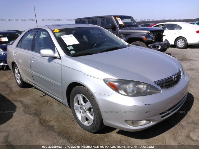 4T1BE32KX3U696580 - 2003 TOYOTA CAMRY LE/XLE/SE ვერცხლისფერი ფოტო 1