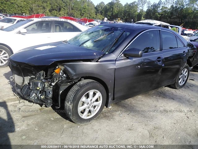 4T4BF3EK5BR211677 - 2011 TOYOTA CAMRY SE/LE/XLE GRAY photo 2