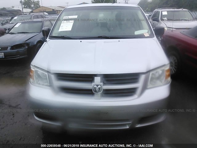 2D8HN44H18R788088 - 2008 DODGE GRAND CARAVAN SE SILVER photo 6