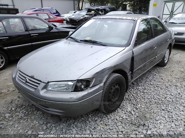 4T1BG22KXXU427943 - 1999 TOYOTA CAMRY CE/LE/XLE GRAY photo 2