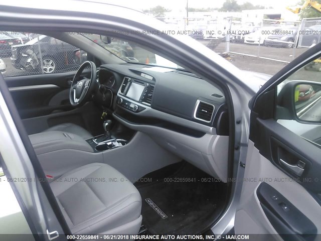 5TDJKRFH9FS171481 - 2015 TOYOTA HIGHLANDER XLE ვერცხლისფერი ფოტო 5