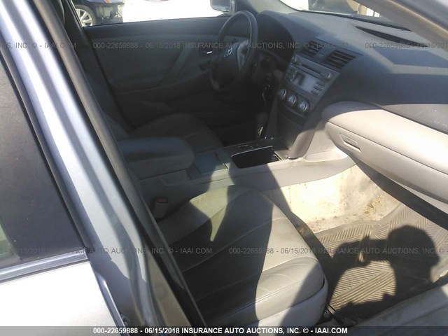 4T1BF3EK4AU019322 - 2010 TOYOTA CAMRY SE/LE/XLE 银色 照片 5