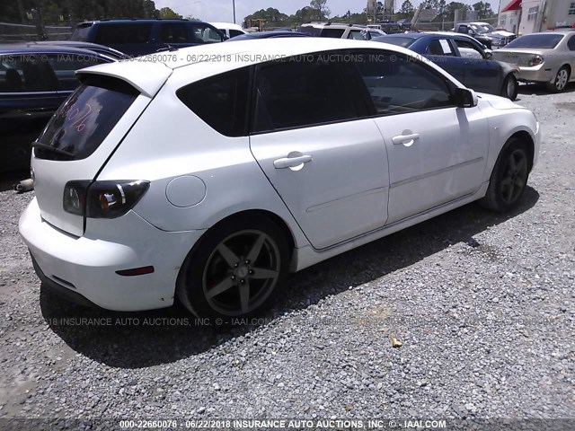 JM1BK143241139558 - 2004 MAZDA 3 HATCHBACK WHITE photo 4