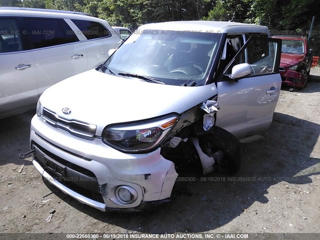 KNDJP3A58J7508480 - 2018 KIA SOUL + SILVER photo 2