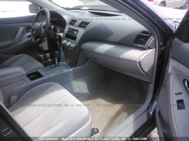 4T1BK46K29U079112 - 2009 TOYOTA CAMRY SE/LE/XLE ნაცრისფერი ფოტო 5