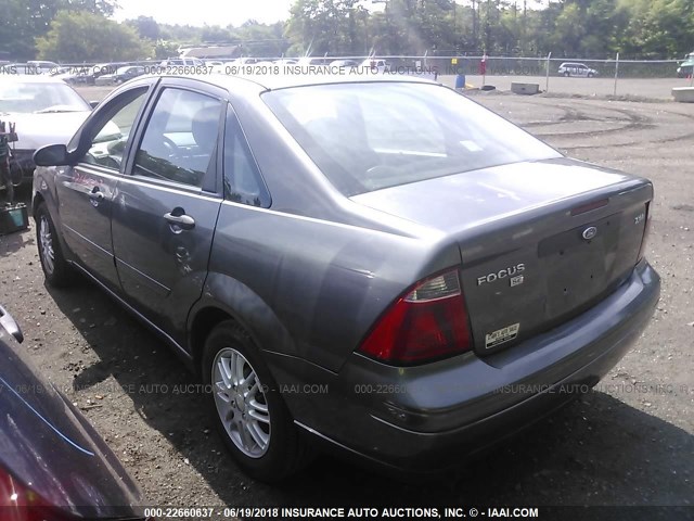 1FAFP34N96W115379 - 2006 FORD FOCUS ZX4 GRAY photo 3