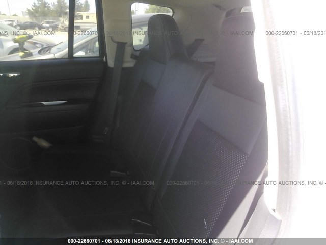 1C4NJCEB7GD620698 - 2016 JEEP COMPASS LATITUDE 白色 照片 8