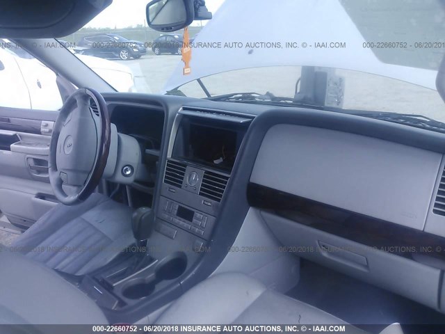 5LMEU88H94ZJ39640 - 2004 LINCOLN AVIATOR SILVER photo 5