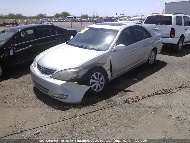 JTDBF30KX20011875 - 2002 TOYOTA CAMRY LE/XLE/SE ვერცხლისფერი ფოტო 6